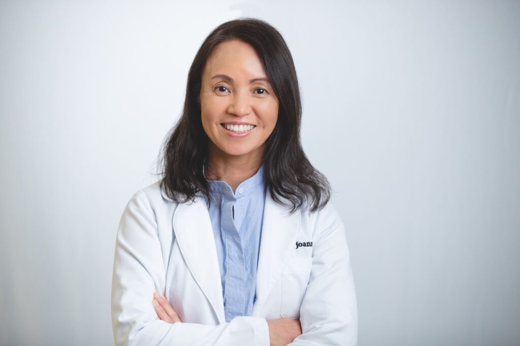 How to Stick to Your Invisalign Schedule When Traveling